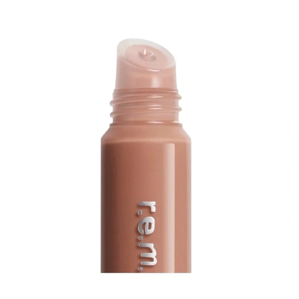 r.e.m. beauty by Ariana Grande – On Your Collar Plumping Lip Gloss Away Message